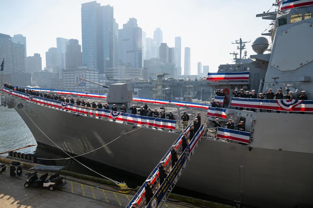 USS John Basilone'un Törenle Hizmete Alınması