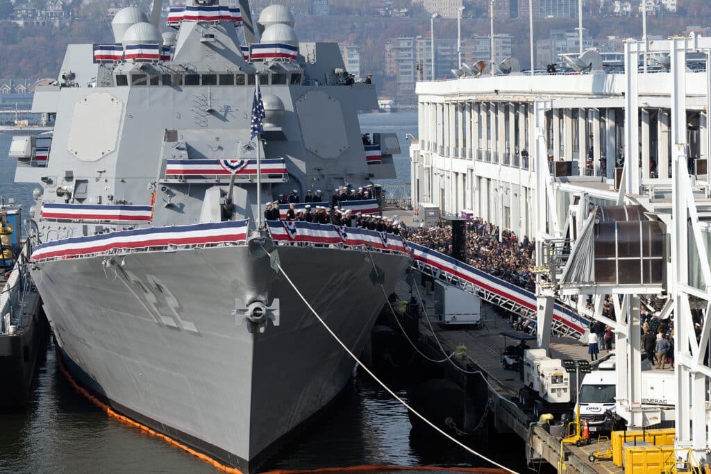 USS John Basilone'un Törenle Hizmete Alınması: Bir Deniz Mirasını Onurlandırmak