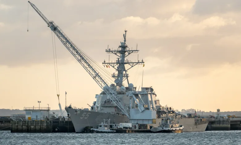 uss stout brest deniz ussunde muhimmat yenileme gerceklestiriyor dY778pKI.jpg