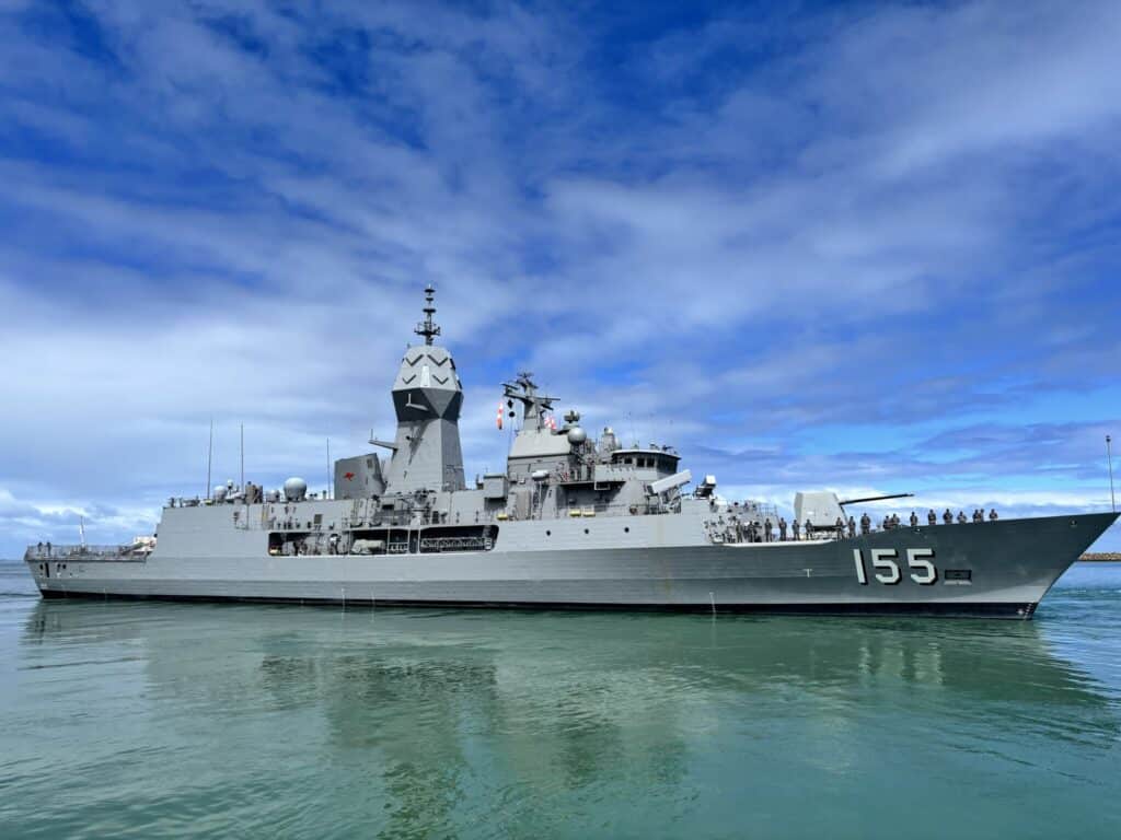 HMAS Brisbane, Tarihi Konuşlandırmada Tomahawk Füzesi Fırlatıyor